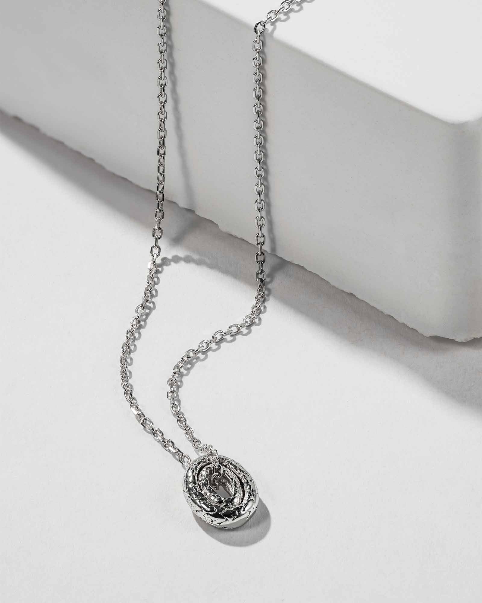 Dentelle kaulakoru - 8132100