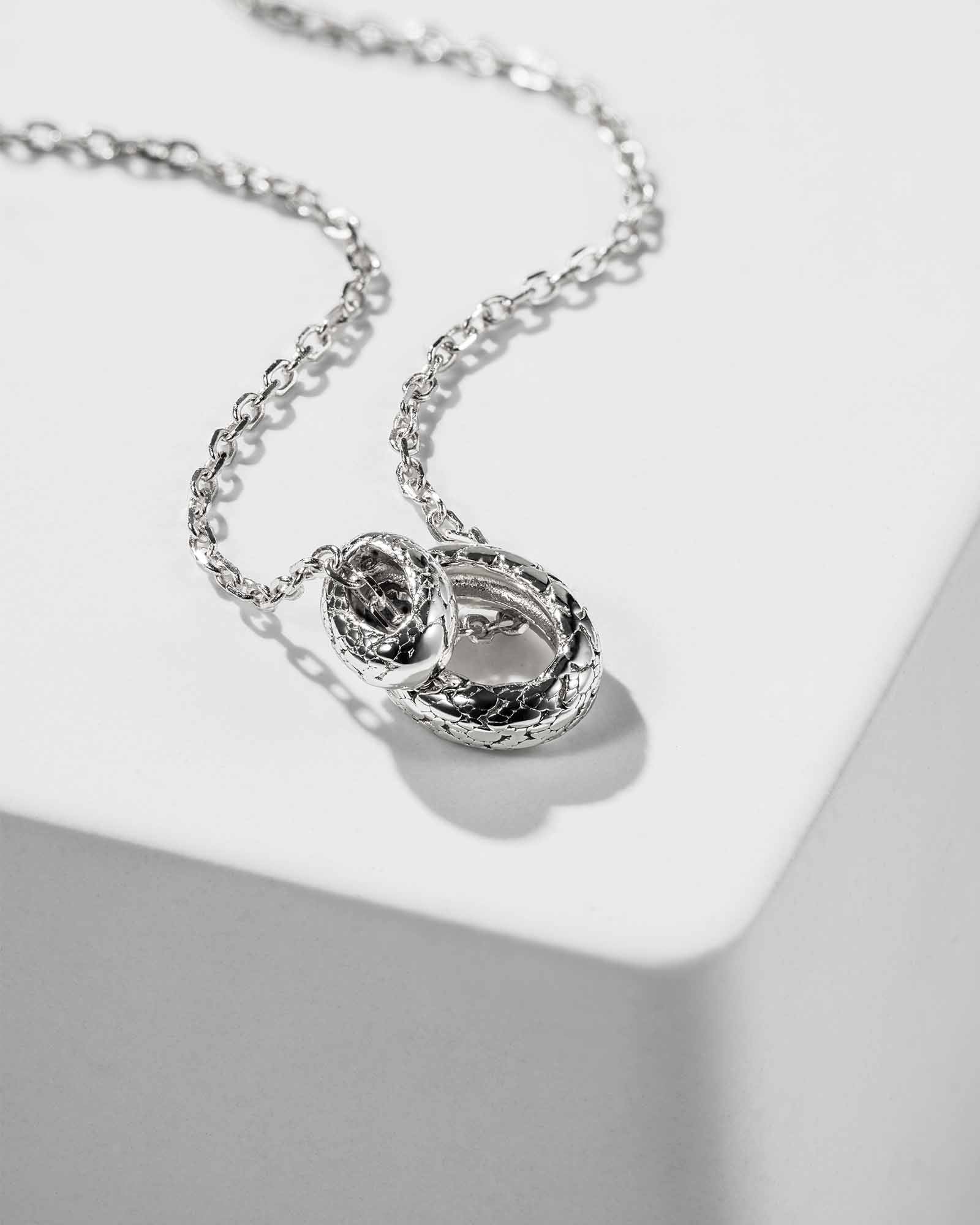 Dentelle kaulakoru - 8132100